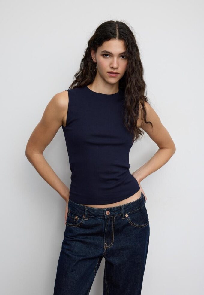 Camisola sem mangas básica Camisola sem mangas básica