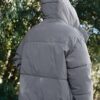 Casaco acolchoado oversize com capuz