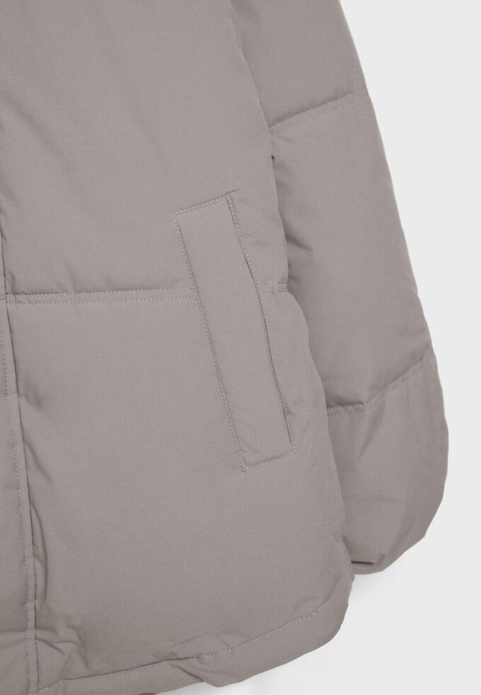 Casaco acolchoado oversize com capuz