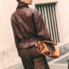 Casaco de pele com bolsos e cintura ajustável Casaco de pele com bolsos e cintura ajustável