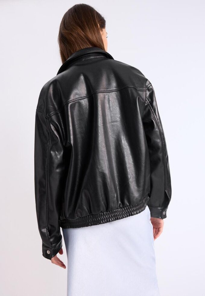 Casaco Oversize com Efeito de Pele
