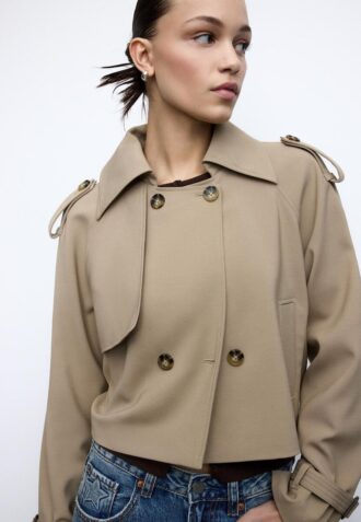 Casaco Trench Curto e Fluido