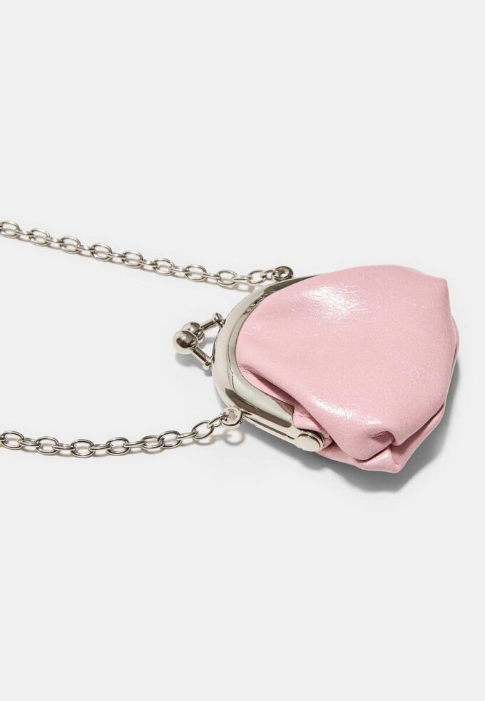 Colar com mini bolsa