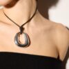 Colar de cordão com pingente