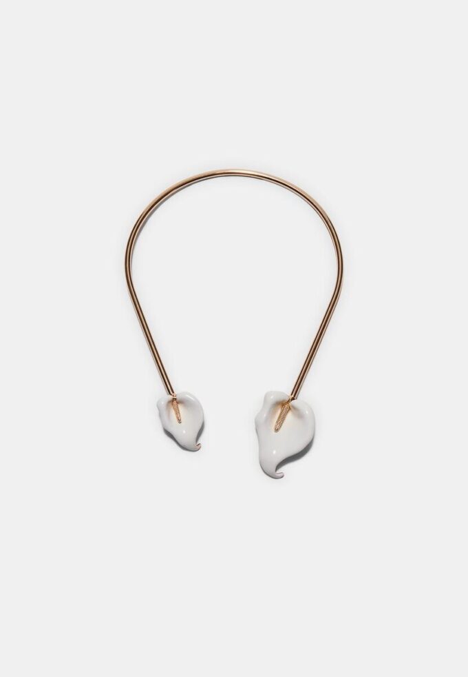 Colar Gargantilha com Flor de Calla