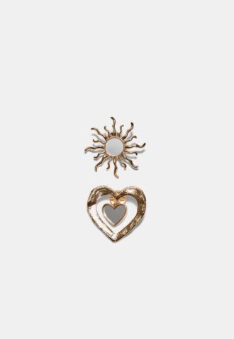 Conjunto de 2 broches com sol e coração