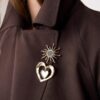Conjunto de 2 broches com sol e coração