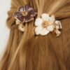 Conjunto de 2 ganchos de cabelo com flores esmaltadas