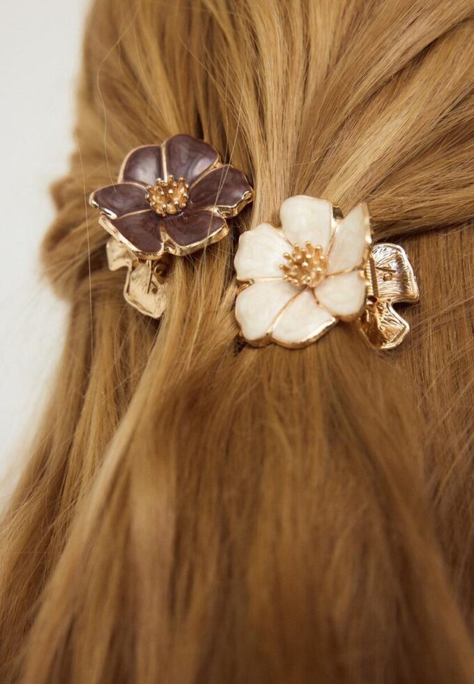 Conjunto de 2 ganchos de cabelo com flores esmaltadas