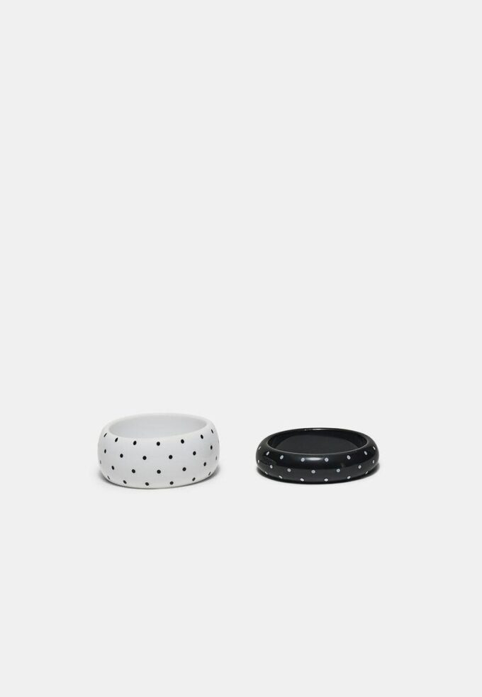 Conjunto de 2 pulseiras às bolinhas