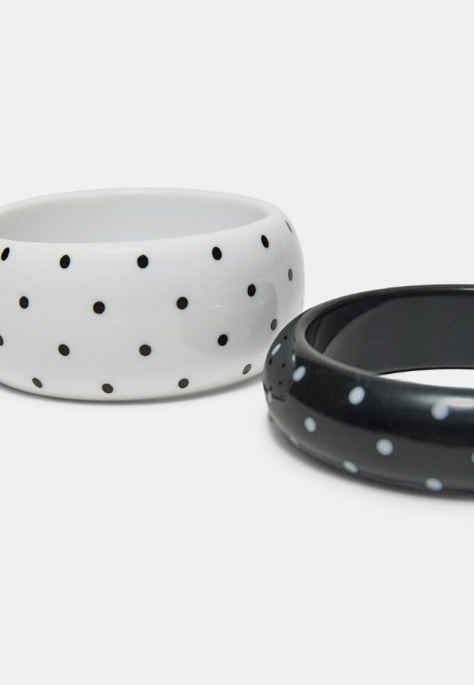 Conjunto de 2 pulseiras às bolinhas