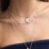Conjunto de 3 colares com flores e libélulas