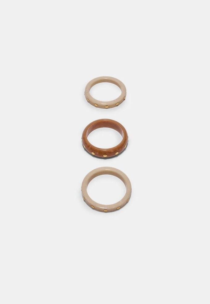 Conjunto de 3 pulseiras rígidas com tachas