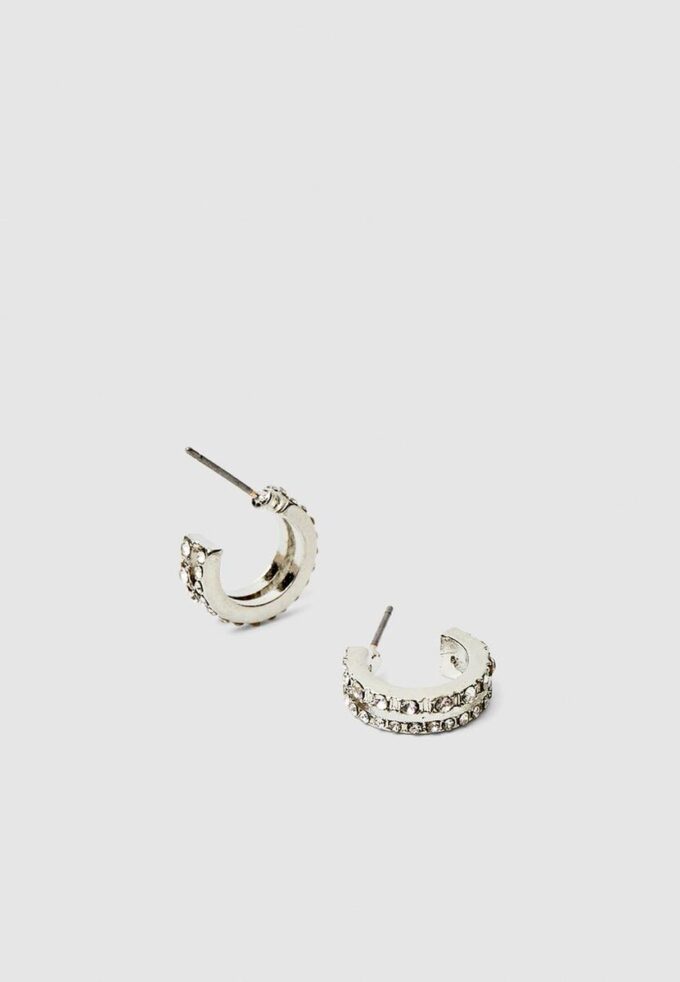 Conjunto de 9 brincos de argola com strass e contas de pérola