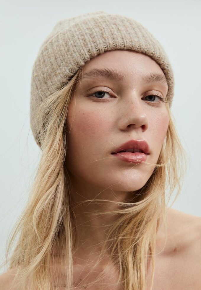 Gorro canelado com placa