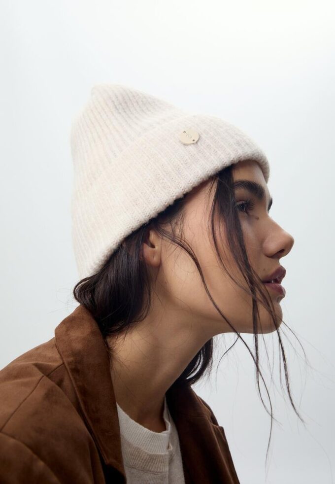 Gorro canelado com placa