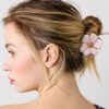 Grampo de cabelo com flor metálica