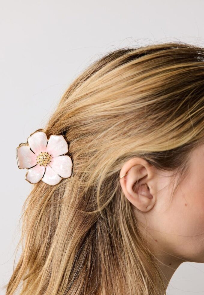 Grampo de cabelo com flor metálica