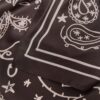 Lenço floral com padrão Paisley