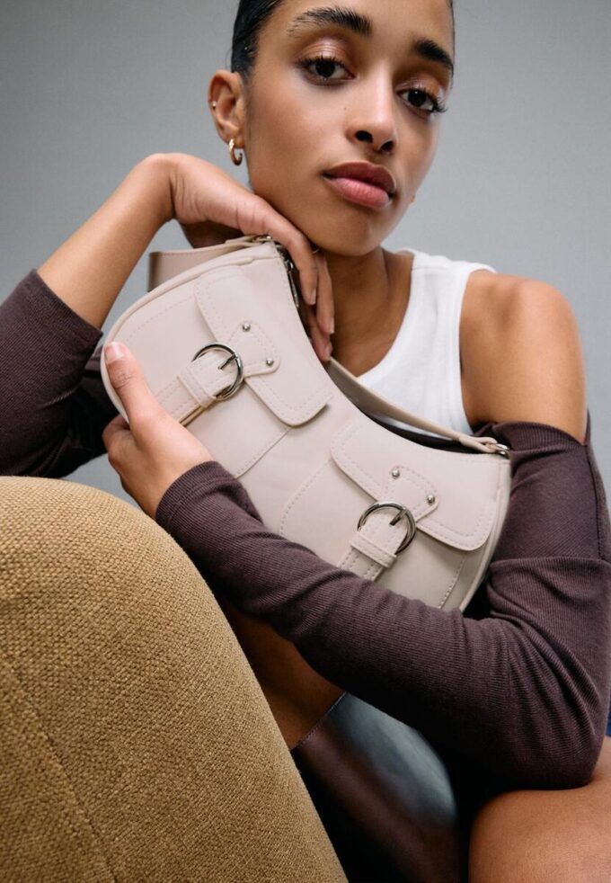 Mala de Ombro Half-Moon com Bolsos