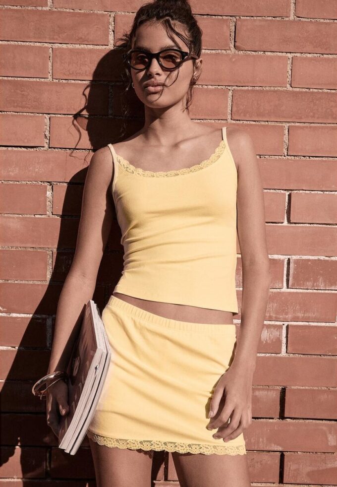 Mini-Skort com acabamento em renda