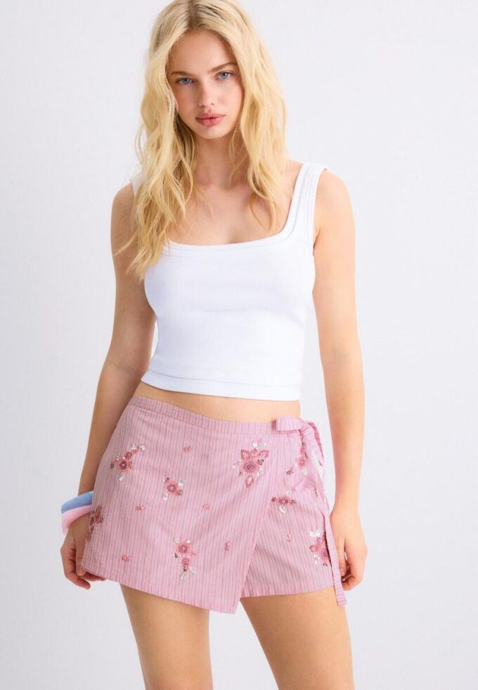 Mini-Skort com listras bordadas