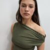 Mini-vestido assimétrico com tachas