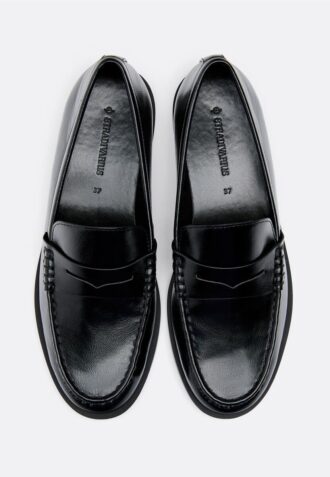 Mocassins com efeito de pele preta