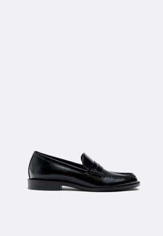Mocassins com efeito de pele preta