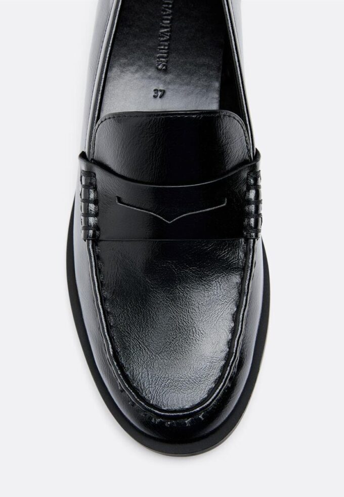 Mocassins com efeito de pele preta