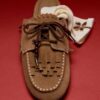 Mocassins de pele sem calcanhar com pingentes