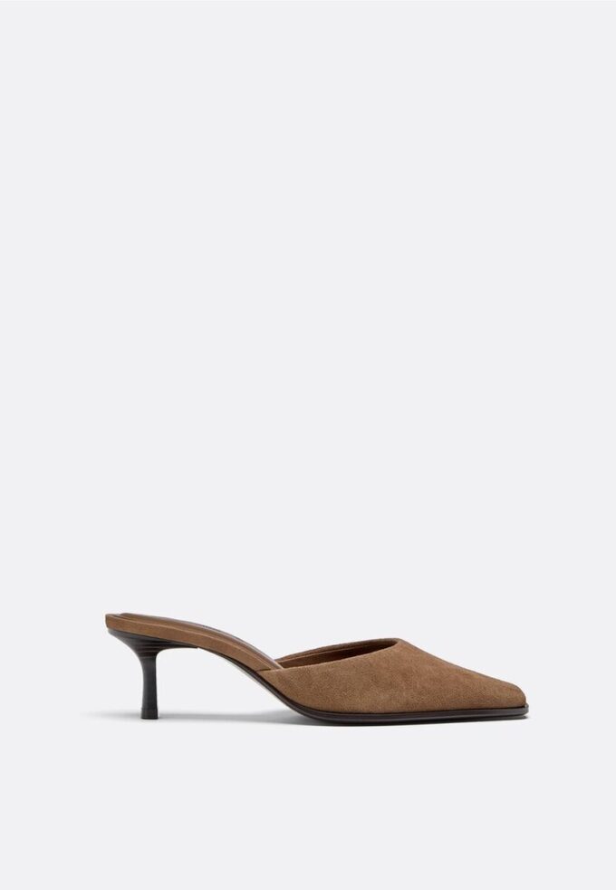 Mules de salto baixo em pele
