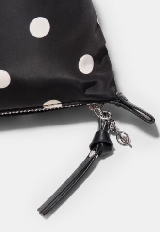 Necessaire com bolinhas