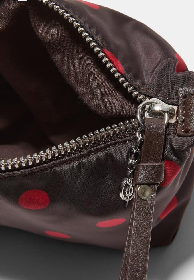 Necessaire com bolinhas