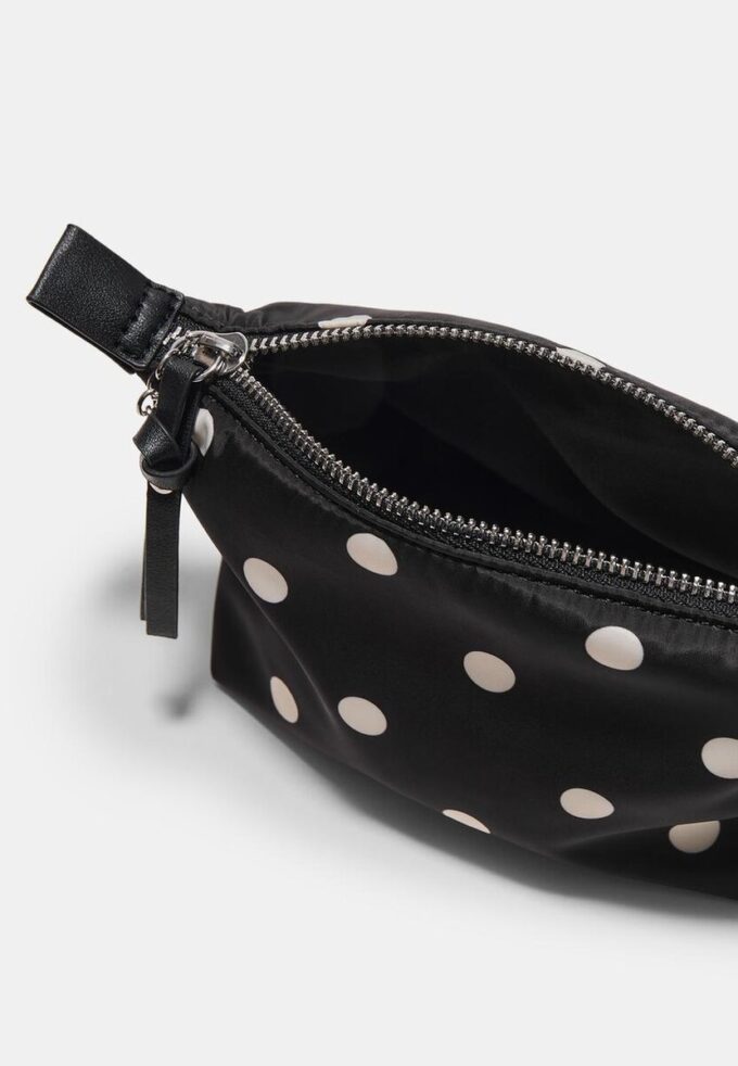 Necessaire com bolinhas