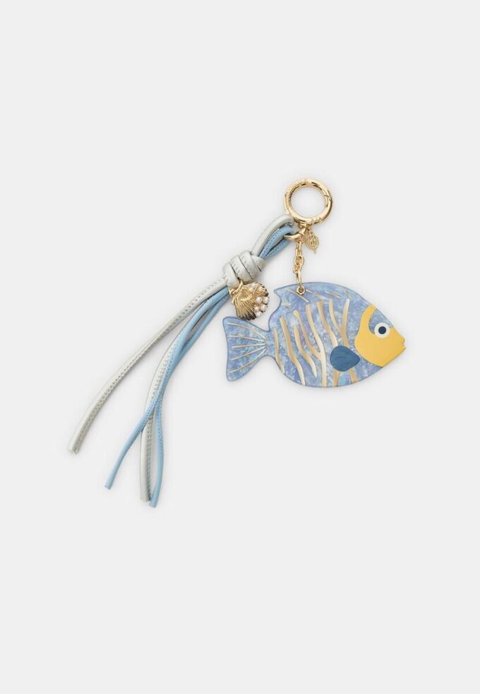 Porta-chaves com pingente de peixe e contas