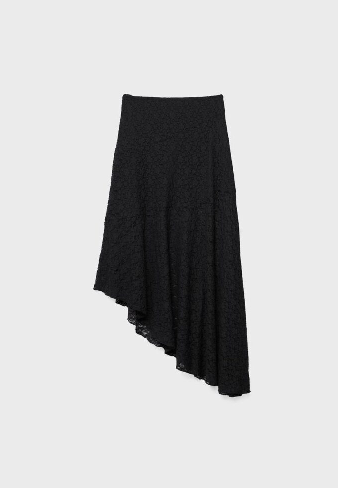 Saia midi assimétrica em renda Saia midi assimétrica em renda