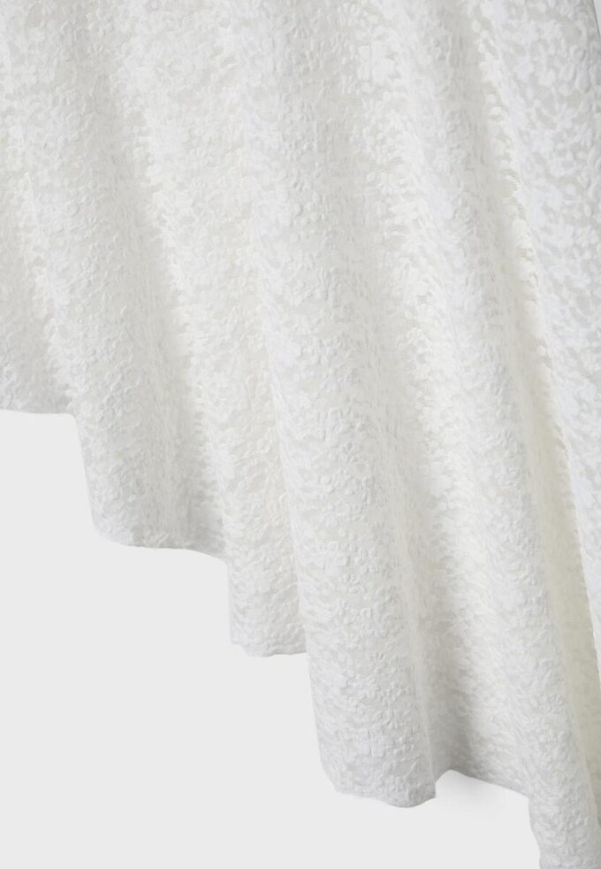 Saia midi assimétrica em renda Saia midi assimétrica em renda