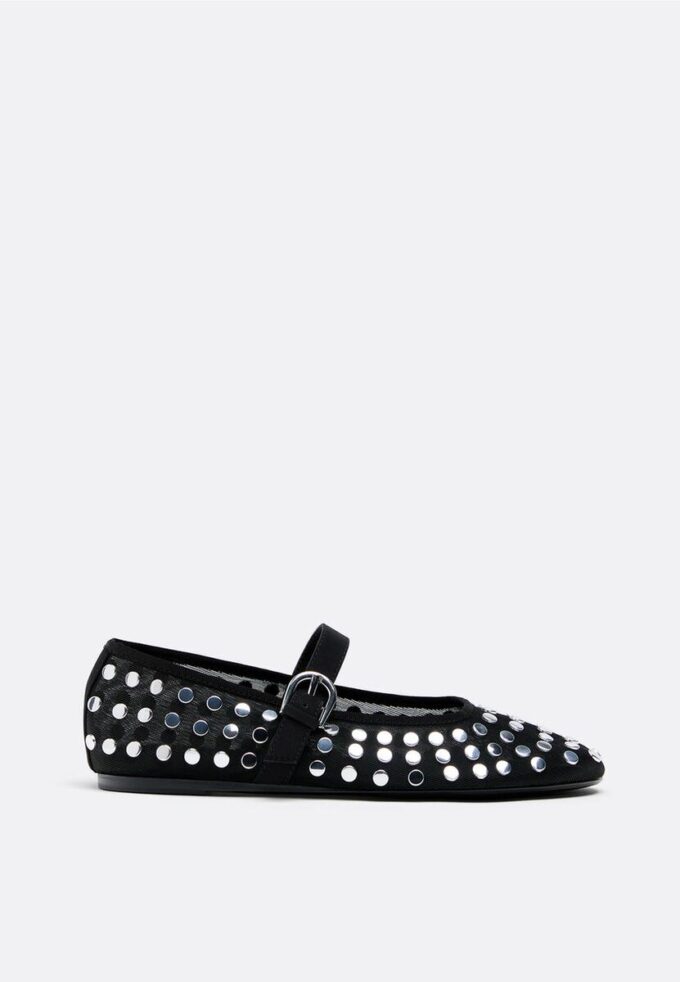 Sapatilhas de malha com tachas