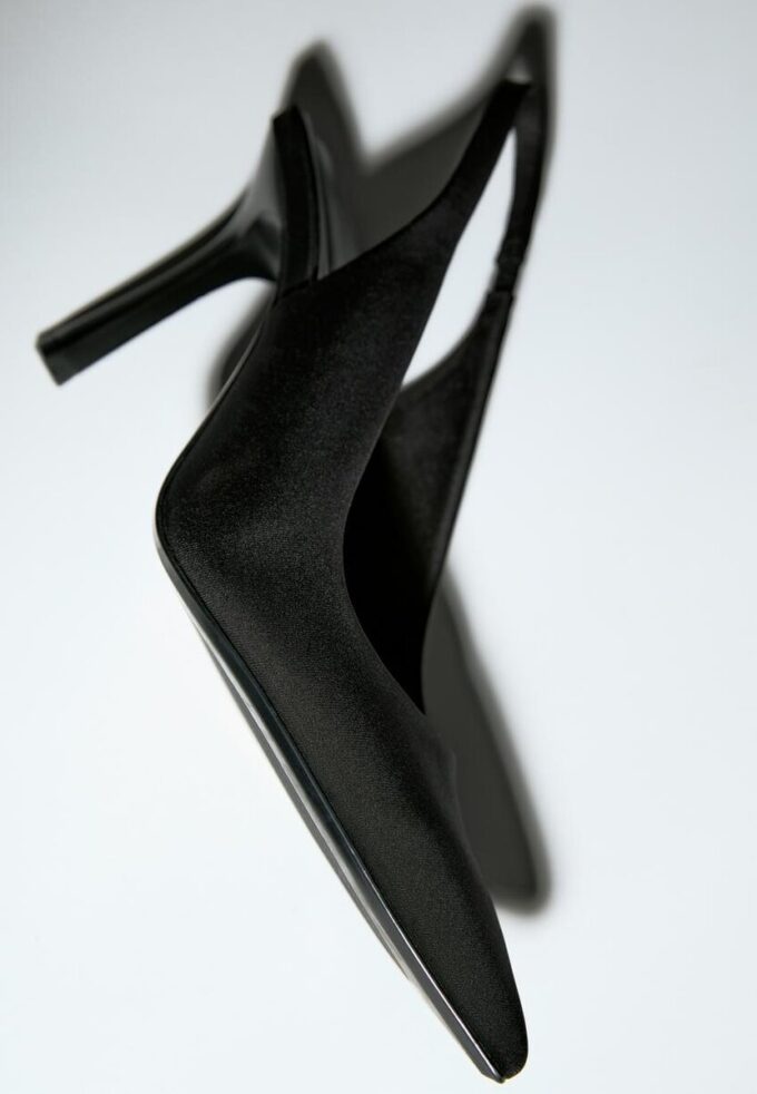 Sapatos básicos com tiras atrás