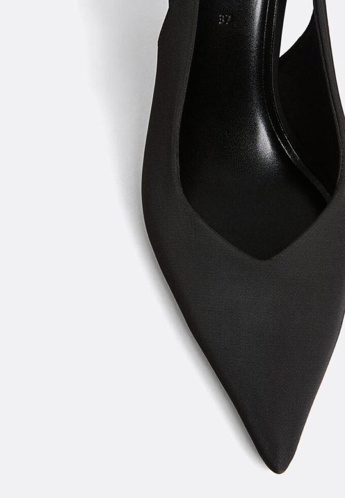 Sapatos básicos com tiras atrás