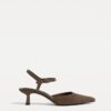 Sapatos de pele com salto baixo