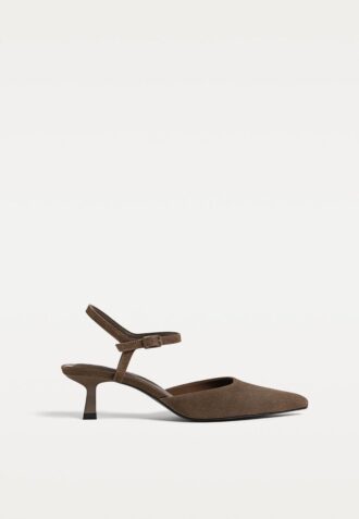 Sapatos de pele com salto baixo
