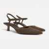 Sapatos de pele com salto baixo