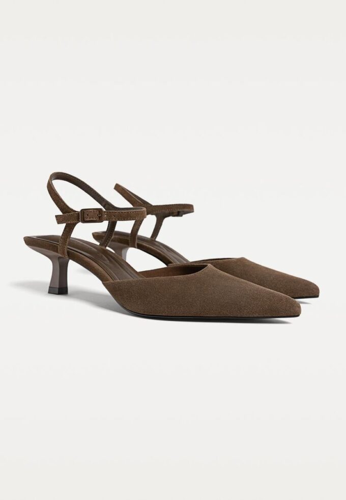 Sapatos de pele com salto baixo