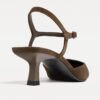 Sapatos de pele com salto baixo
