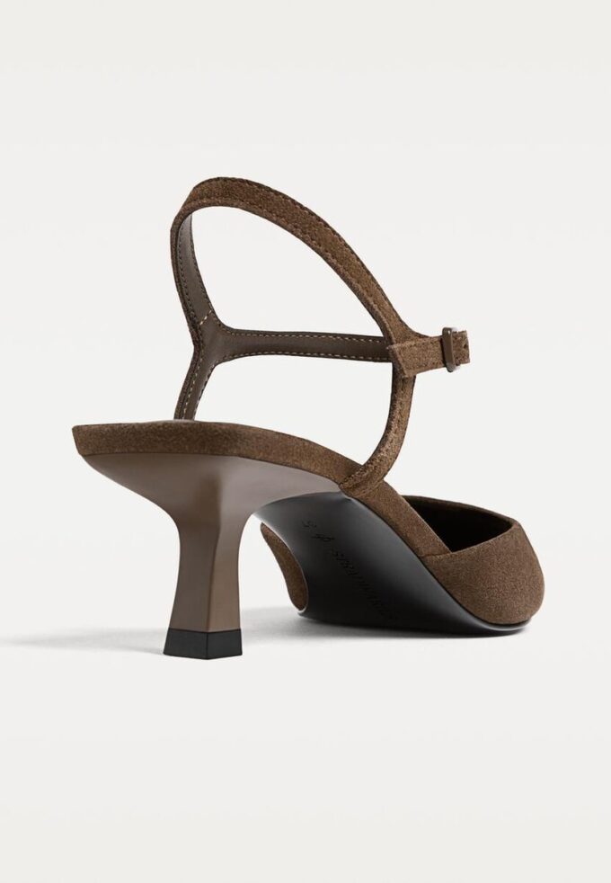 Sapatos de pele com salto baixo