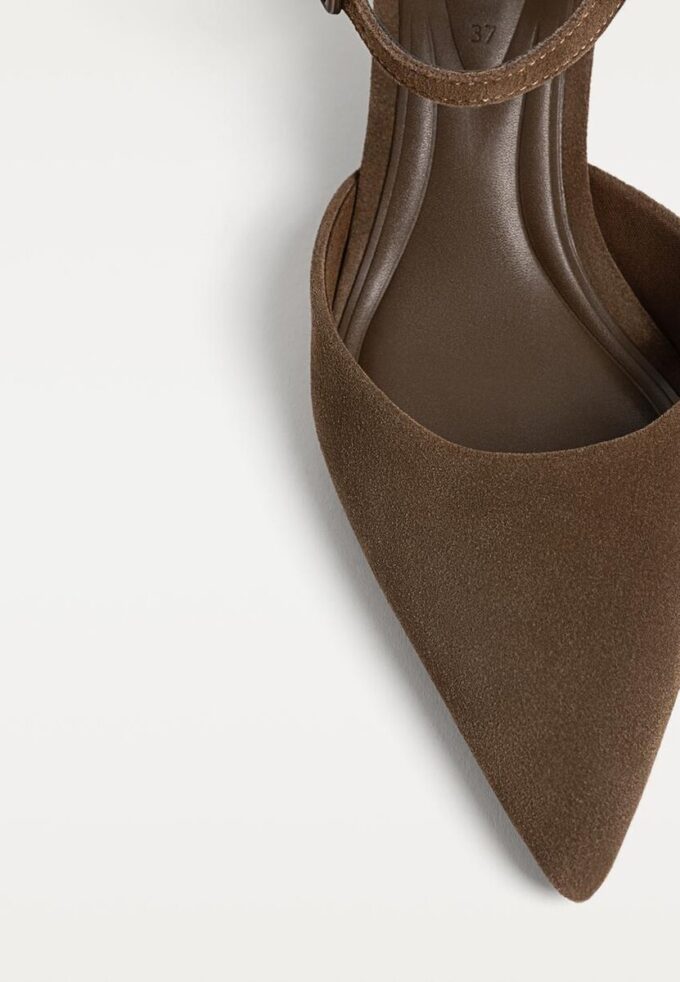 Sapatos de pele com salto baixo