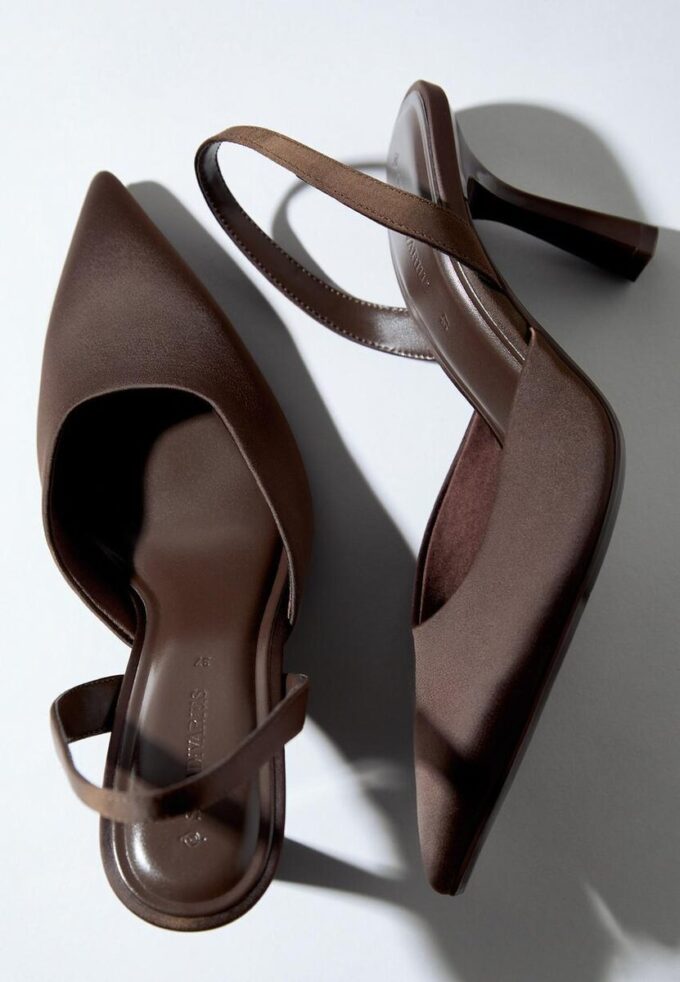 Sapatos de salto agulha com efeito acetinado Sapatos de salto agulha com efeito acetinado