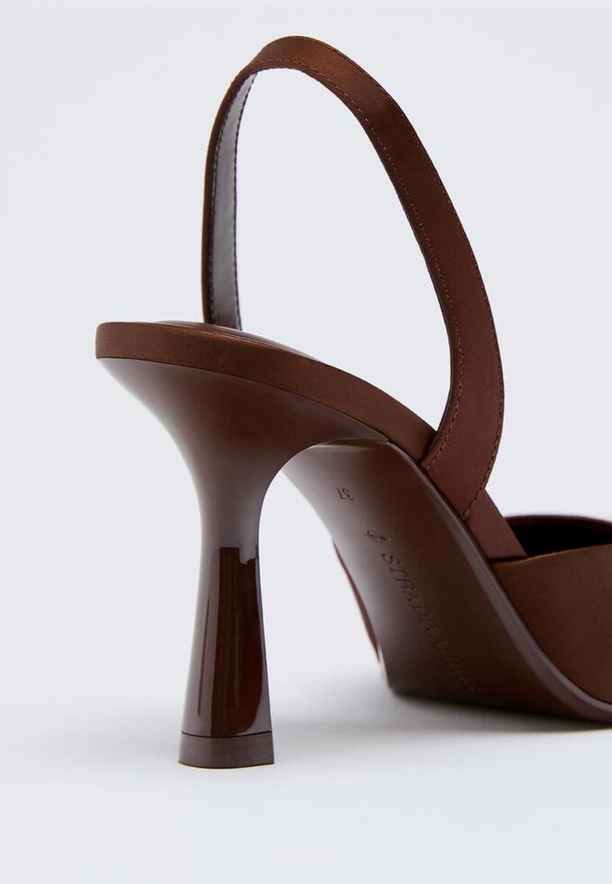 Sapatos de salto agulha com efeito acetinado Sapatos de salto agulha com efeito acetinado